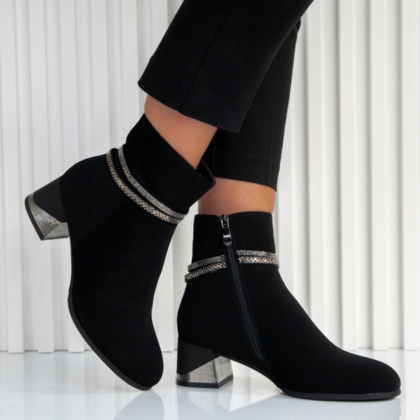 Боти Monika Black