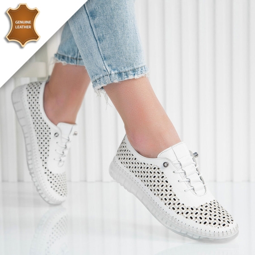 Обувки Agape White