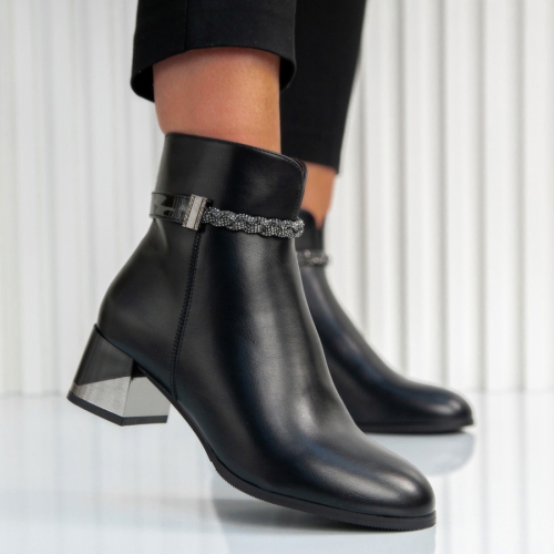 Боти Caroline Black