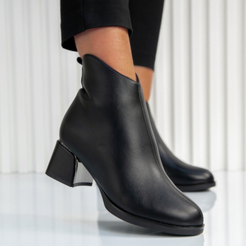 Боти Lillie Black