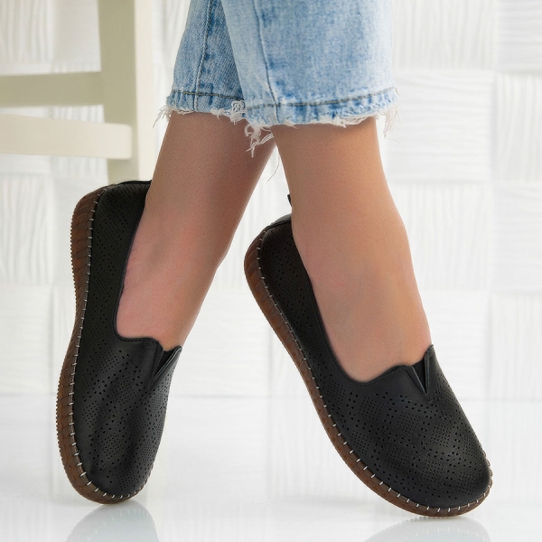 Обувки Camila Black