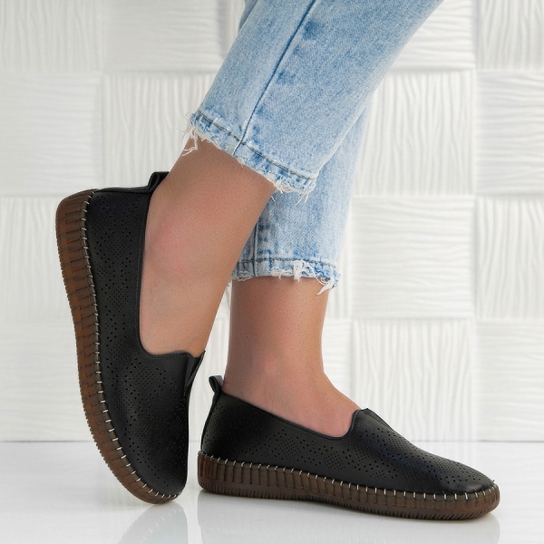 Обувки Camila Black