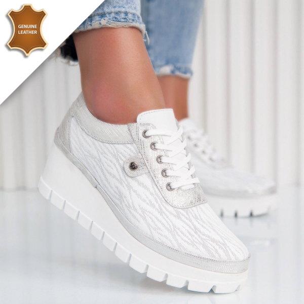 Обувки Dolores White