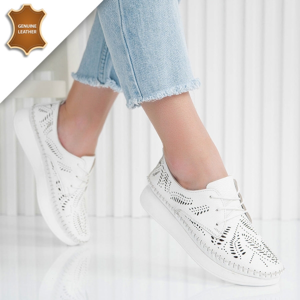 Обувки Flora White