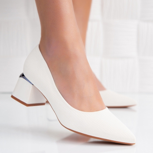 Обувки Juana White