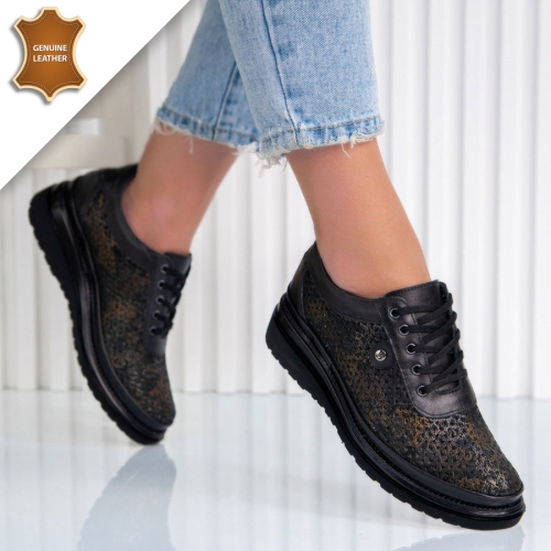 Обувки Claudia Black