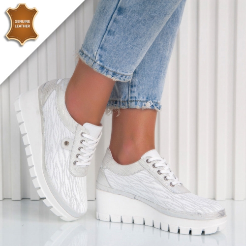 Обувки Dolores White