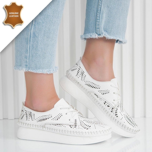 Обувки Flora White